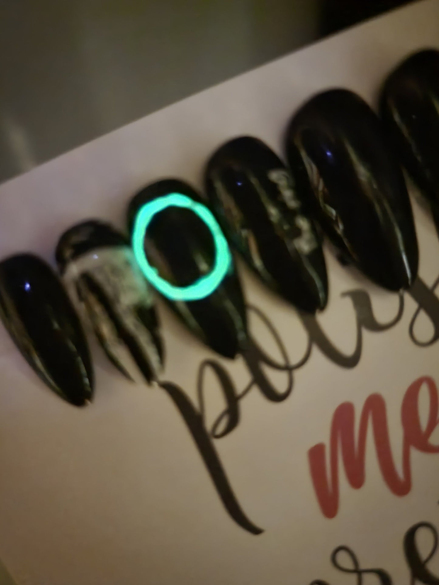 Horror Movie Nails, Ring, Glow In the Dark...Press On Nails, False, Fake Nails Glue Ons